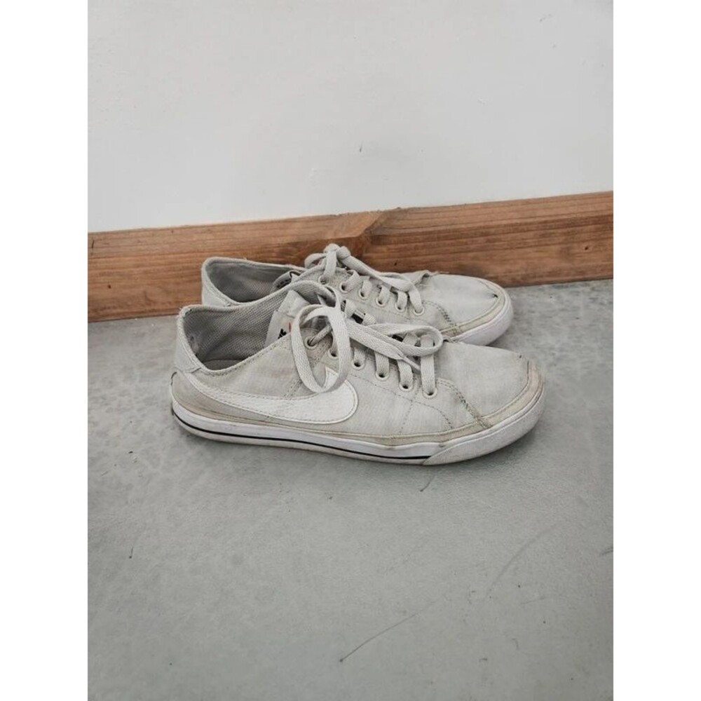 Nike Women's Court Legacy Canvas